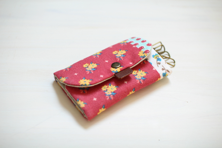 DIY Convenient keychain key holder. How to sew fabric. Tutorial in Pictures. 