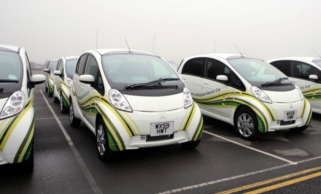 Mitsubishi i-Mievs lined up in the fog