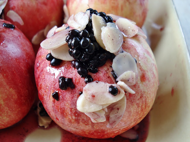 stuff the centre of the apples with about half of the blackberry and almond mixture