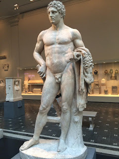 Homossexualidade na Grécia Antiga - Jovem Héracles Hércules com a pele do Leão de Nemeia