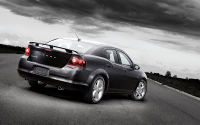 New 2011 Dodge Avenger interior premiere (and gasoline engine)