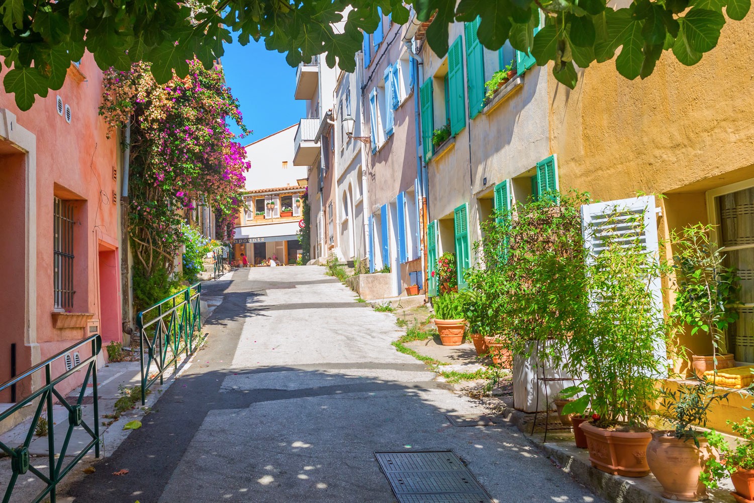 قرية سان تروبيه في فرنسا Saint-Tropez village in France،ابرز الوجهات السياحية في فرنسا