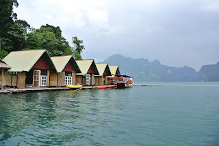   ratchaprapa dam, ratchaprapa dam resort, ratchaprapa dam accommodation, ratchaprapa dam wiki, rajjaprabha dam, ratchaprapha dam, ratchaprapha dam surat thani, cheow lan lake floating bungalows, cheow lan lake boat tour