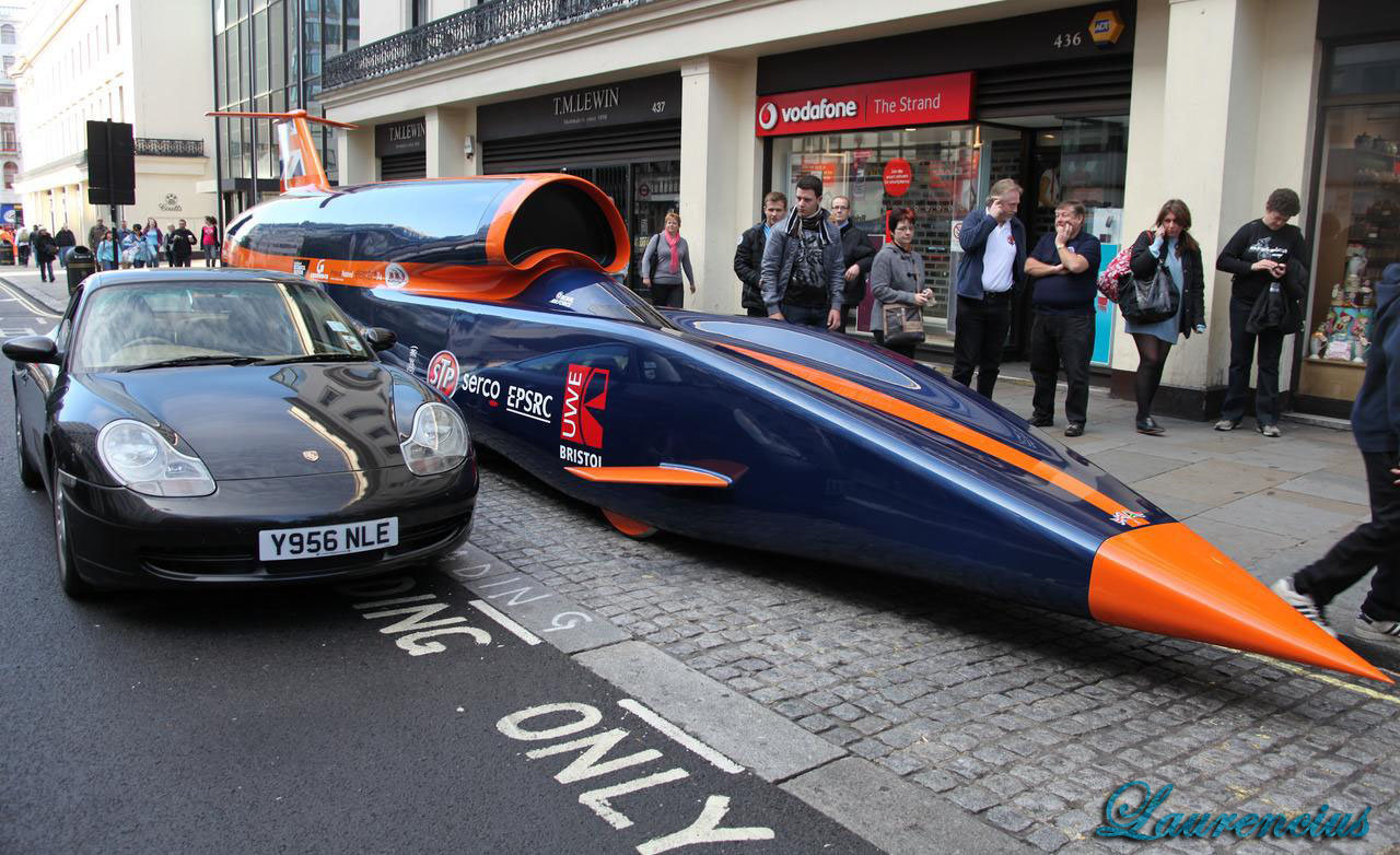 Foto Mobil Tercepat Di Dunia Bloodhound SSC Laurencius