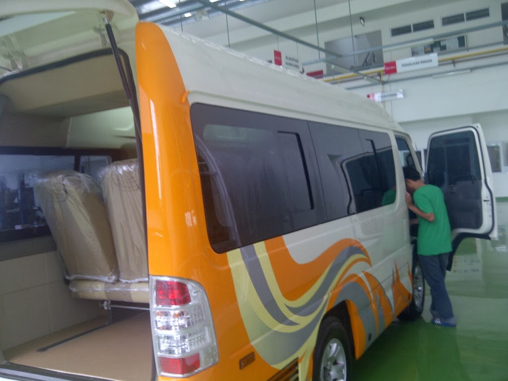 ISUZU ELF MIKROBUS Karoseri ADIPUTRO Isuzu Elf Microbus Cikarang