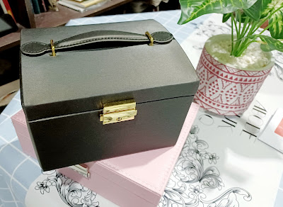 Tambah Koleksi Jewellery Box, Kali Ini Warna Hitam Pulak