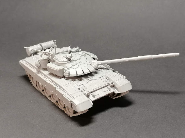  T-72BM Modell 1989 with Cage Armour von Modelcollect by Lynhartt