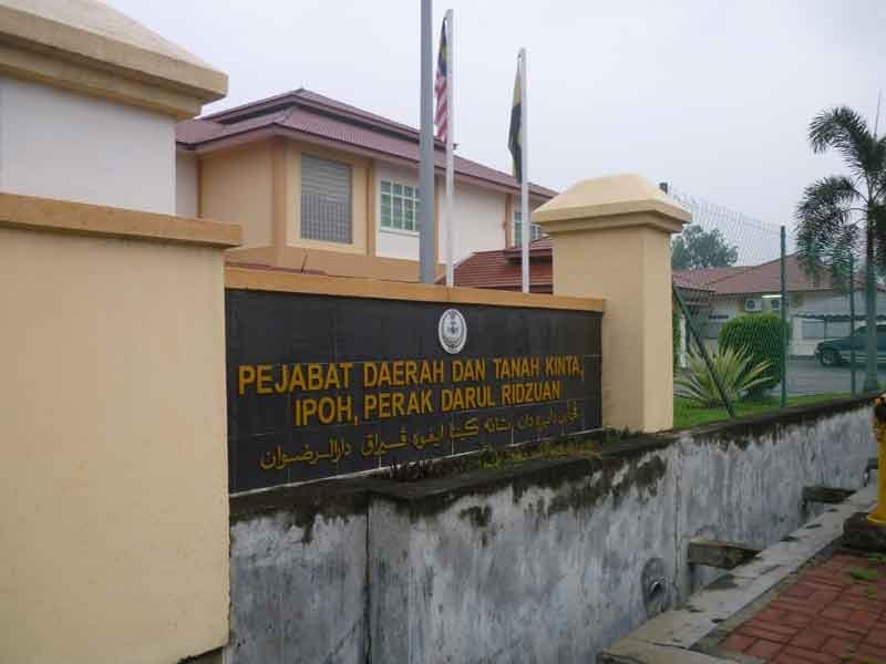Manjoi.my: Pejabat Daerah dan Tanah