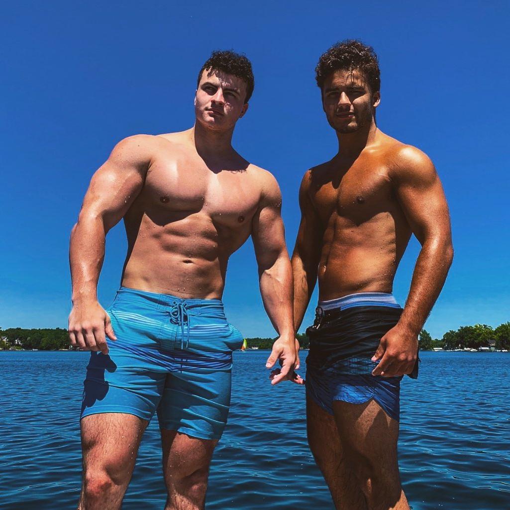 wet-hot-summertime-guys-zack-jennings-shirtless-young-muscular-hunks