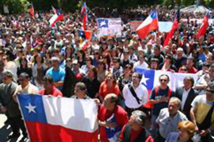 C - H - I... Chi! L - E... Le! Chi - Chi - Chi... Le - Le - Le... Viva Chile!