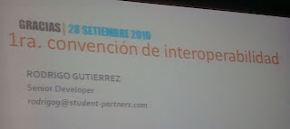 Imágenes de la charla de Rodrigo Gutiérres sobre Interoperabilidad, Open Source y Software Propietario