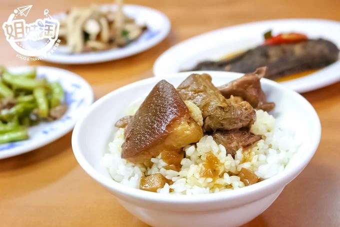 高雄 美食 肉燥飯推薦 必吃 龍門客棧肉燥飯 宵夜