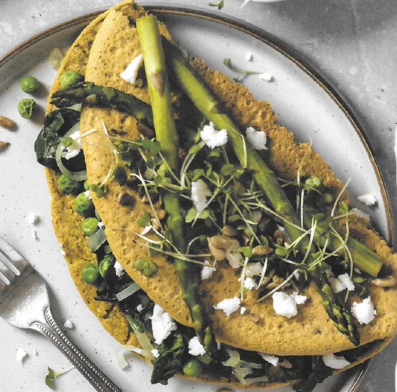 Crespelle con cicoria, asparagi, semi e germogli