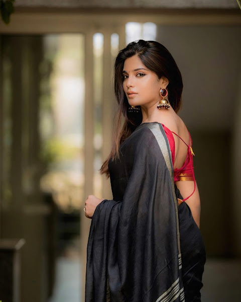 Actress Aathmika Stunning & Sizzling Photos