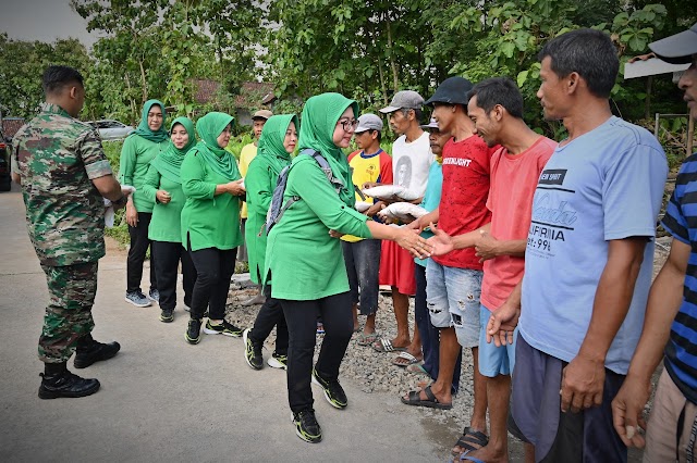 Cek Pembangunan RTLH Dandim 0726/Sukoharjo bersama Persit KCK Cab. XLVII laksanakan Baksos bagi Sembako.