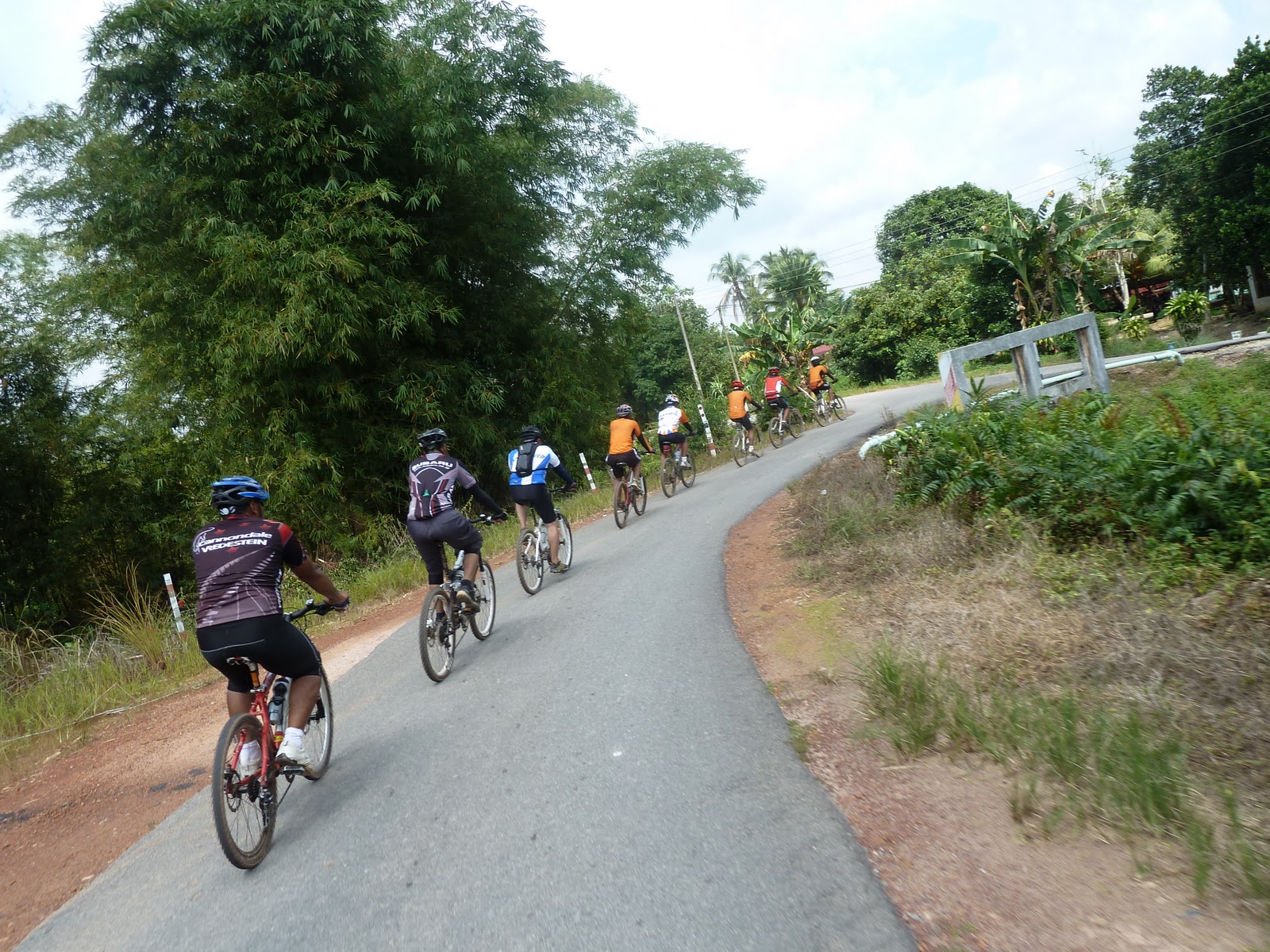 V' EXPLORER CYCLING TEAM: MANONG OH MANONG - misi kayuhan ...