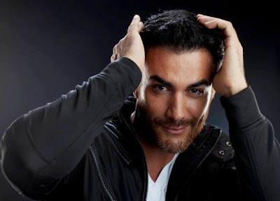 David Zepeda con bigote y barba 