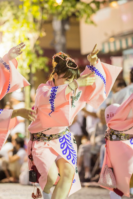 三鷹阿波踊り  りずむ連の女性の男踊り