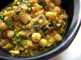 Shredded Paneer with Tomatoes, Chilies, Mushrooms and Chickpeas