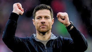 The president of the Bayern Munich team, Uli Hoeness, said that the German team is competing with Liverpool and Real Madrid for the signing of Xabi Alonso.