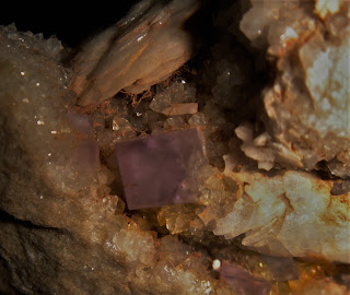 Cristal de Fluorita,, Berbes, Asturias, arista 0.5 cm
