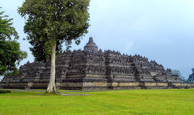 Candi Borobudur, pembangunannya diselesaikan pada masa Samaratungga