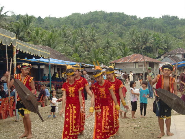 Namanama Tarian tradisional Indonesia dan asal daerahnya