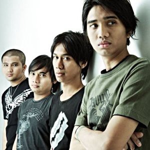 10 Grup Musik / Band Terbaik di Indonesia  Freak List