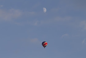 moon and hot air balloon