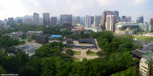Panorámica del palacio Deoksugung y alrededores