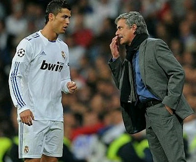 Mourinho gives some commandments to Cristiano during a Real Madrid match