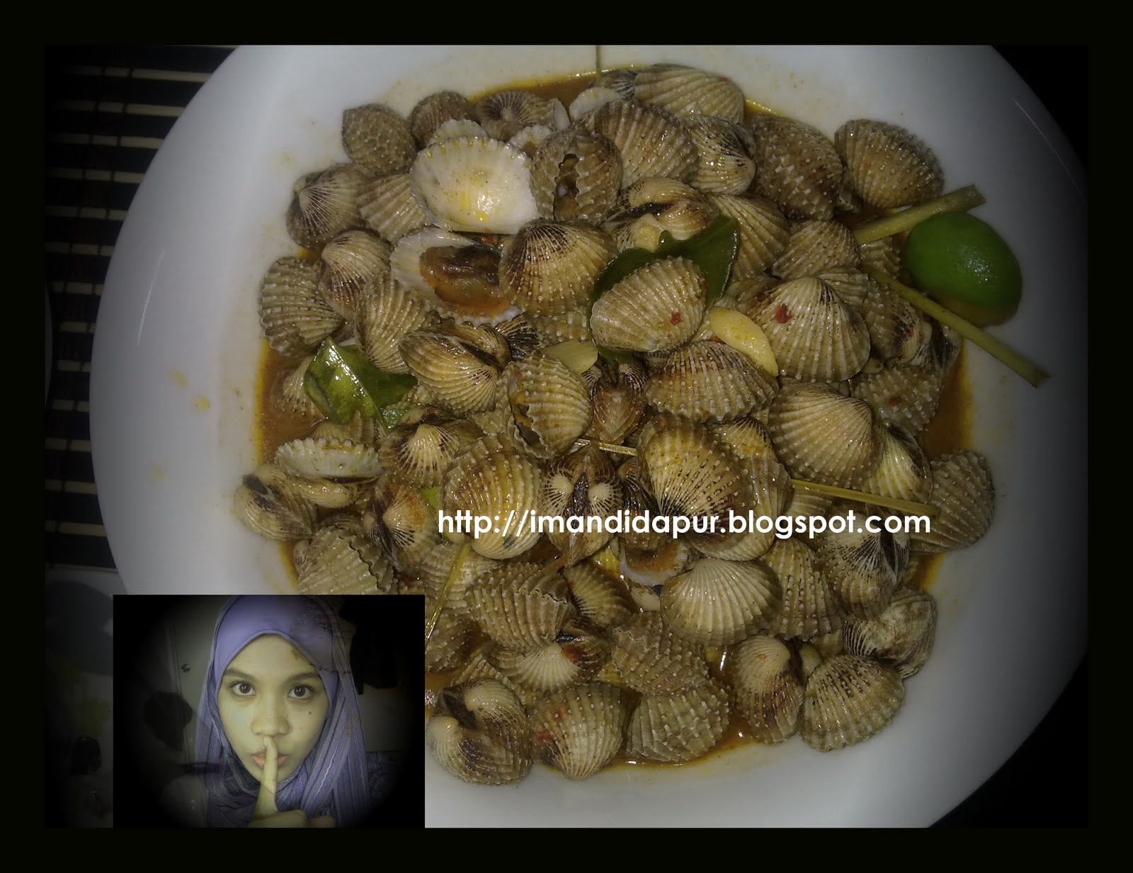 Ia adalah tentang senduk dan dapur: Kerang Pes Tomyam