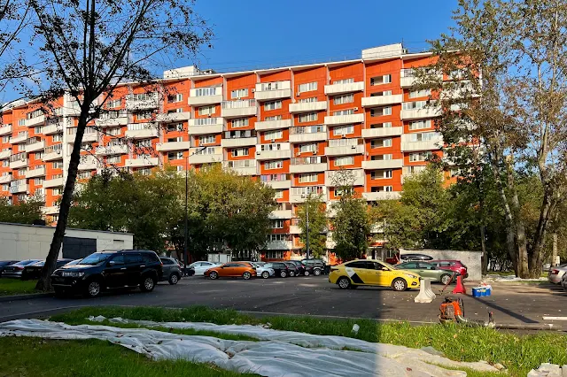 Новогиреевская улица, Братская улица, дворы, жилой дом 1974 года постройки