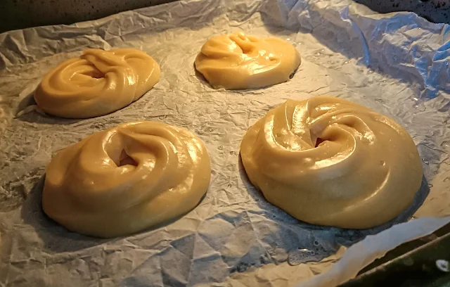 Zeppole con la sacca da pasticceria