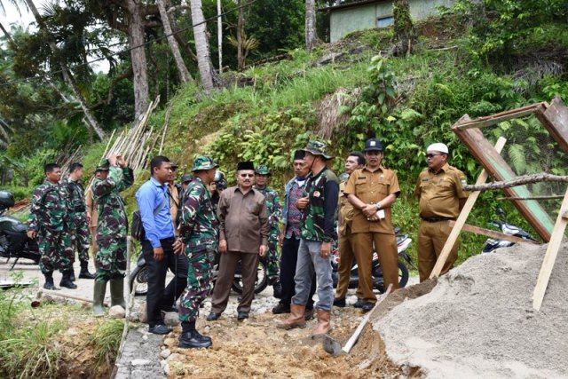 Bupati Ali Mukhni Kunjungi Lokasi Sasaran TMMD di Korong Gumali Bukit Jaring Kuranji Hilir