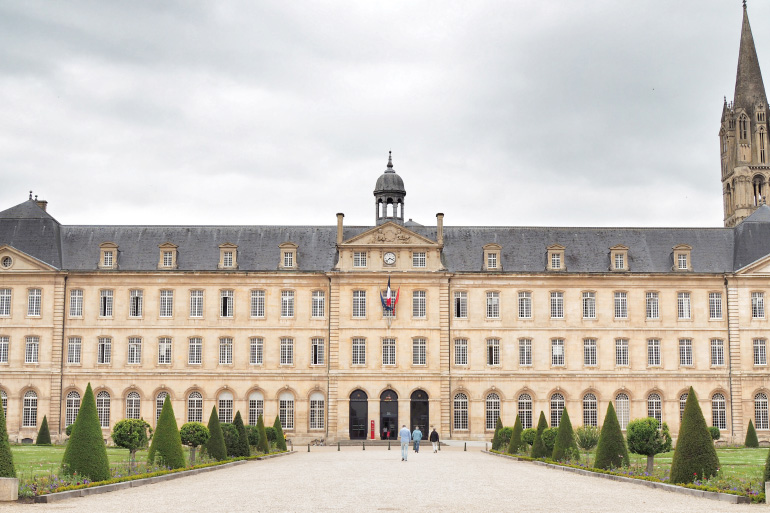 Façade de l'abbaye aux Hommes de la ville de Caen