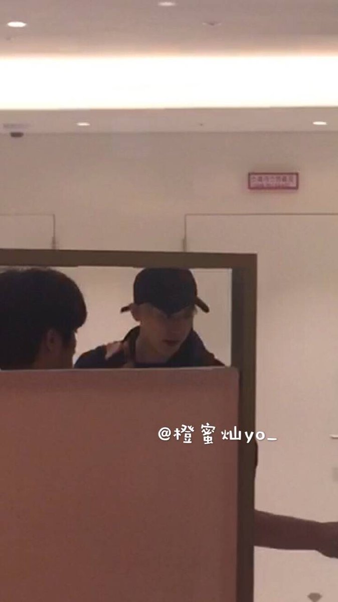 [FANTAKEN] 170615 Chanyeol at SM Entertainment Building