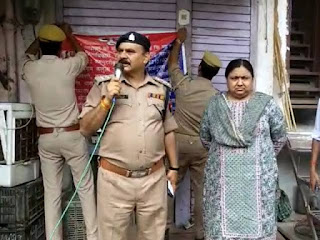 Bareilly Crime: बरेली में बदमाशों ने दिनदहाड़े लूट की वारदात को दिया अंजाम, लोगों ने दबोच कर किया पुलिस के हवाले