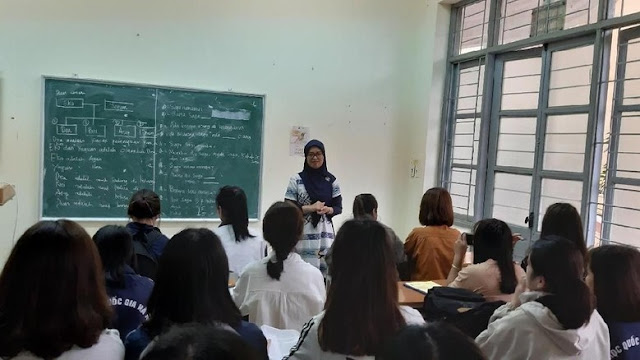 Cerita Siti Nurfitriani Jadi Pengajar Bahasa Indonesia di Vietnam
