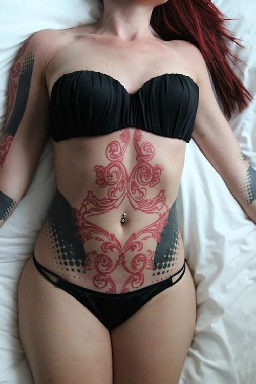 Vermelho e Preto Estômago Tatuagem