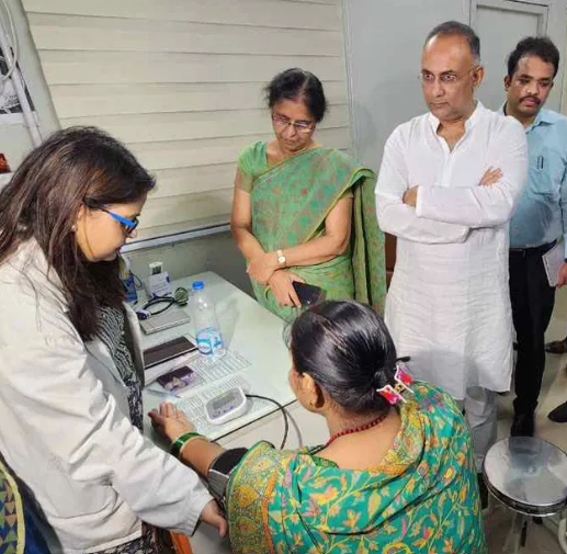 The Minister of Health of Karnataka, Dinesh Gundu Rao first praised the initiative of the Mohalla Clinic Delhi 