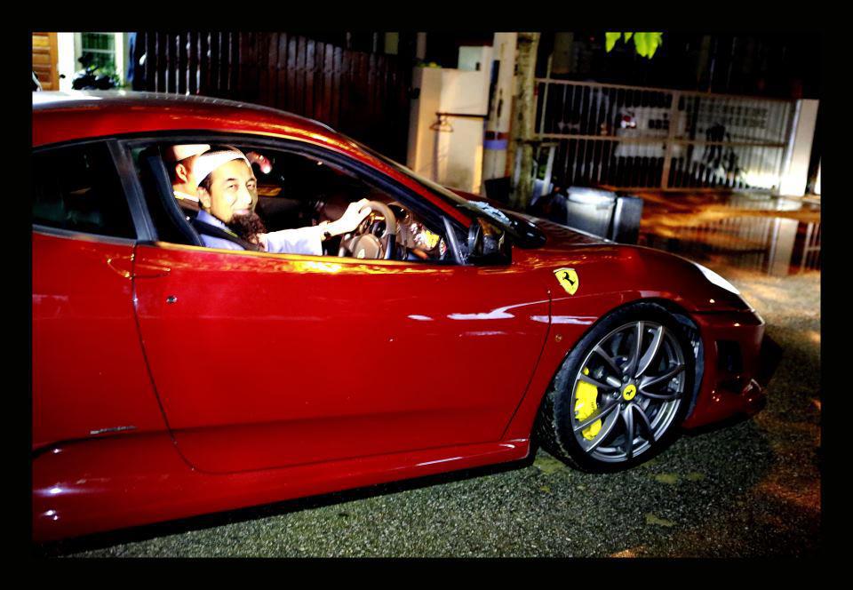 USTAZ AZHAR IDRUS NAIK FERRARI...LAMBANG PARTI PAS SEMAKIN ...