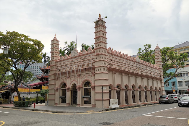 Mosques_Singapore_River