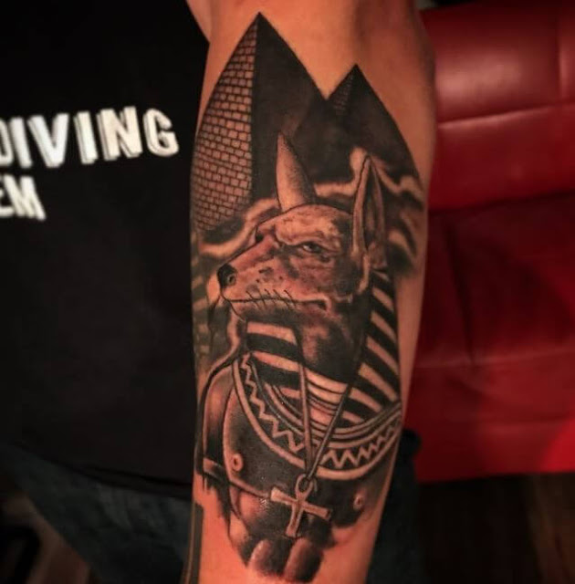80 Tatuagens de Anubis: Traga o Poder do Antigo Egito para Sua Pele