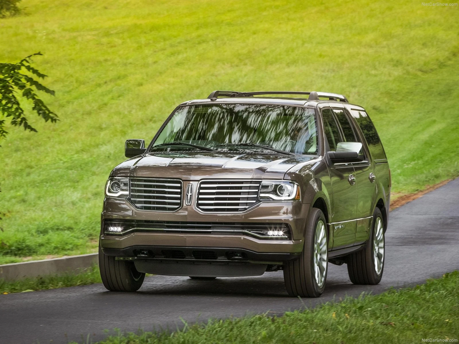 Hình ảnh xe ô tô Lincoln Navigator 2015 & nội ngoại thất