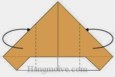 Bước 4: Gấp hai cạnh hai bên về phía mặt sau.