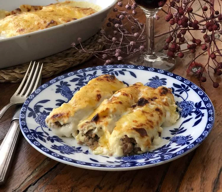 Canelones de butifarra con trufa y setas