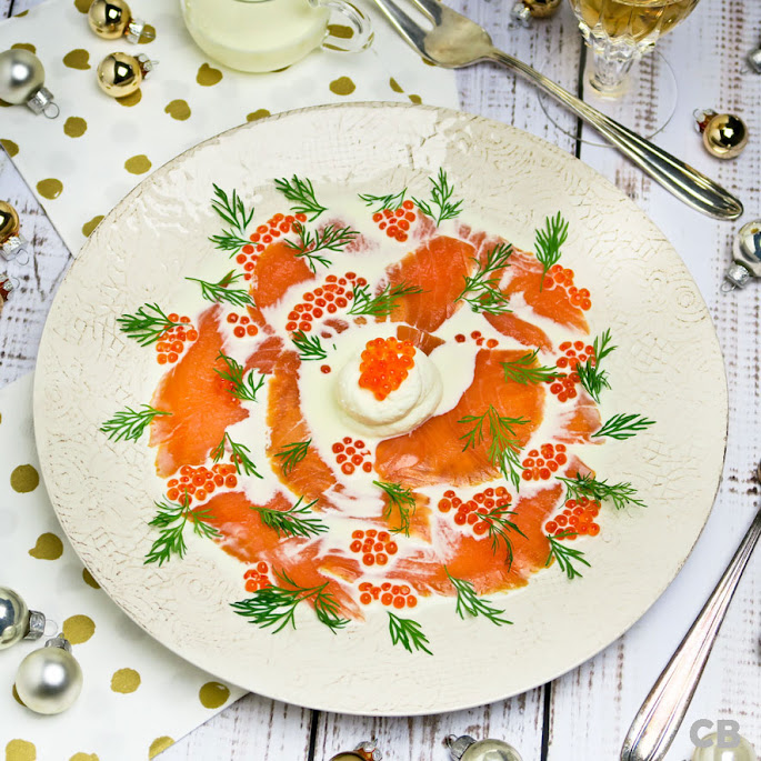 Recept: zo maak je zelf het allermakkelijkste kerstvoorgerecht: zalmcarpaccio met foreleitjes, room en dille