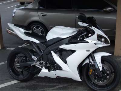 Yamaha Yzf R1 bikes wallpapers Yamaha Yzf R1 Rs 1250000 Rs 1250000 