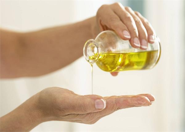 Before going to bed, place the mustard oil on your body